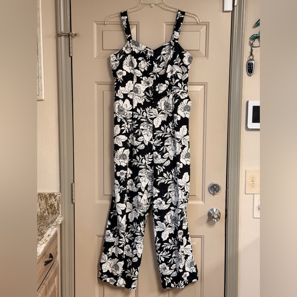 Old Navy Women’s Size Large Black and Cream Floral Adjustable Jumpsuit Romper